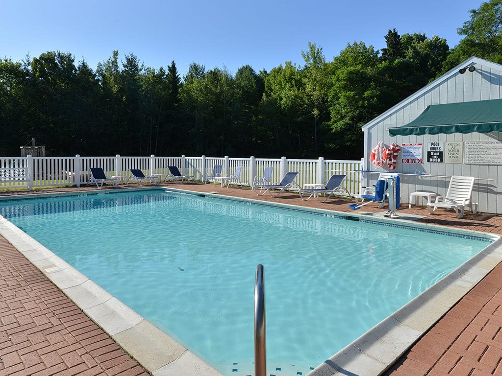 Photo of the outdoor Pool at Acadia Inn, Bar Harbor